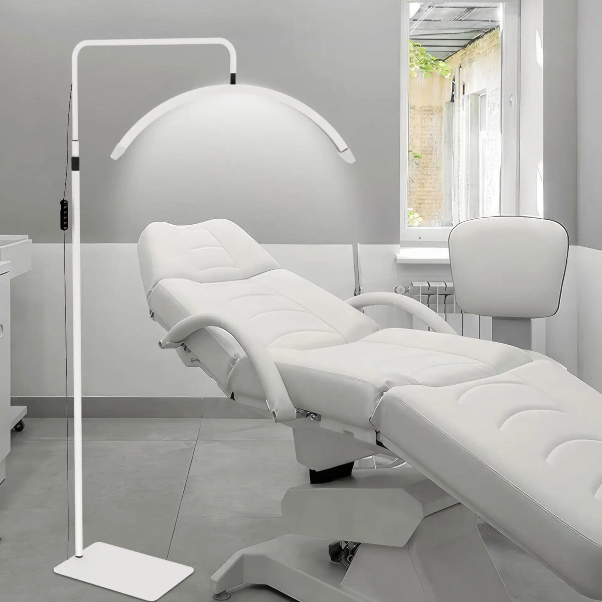 LumiPro Salon-Grade Half-Moon Beauty Light – Pro Makeup & Lash Fill Light