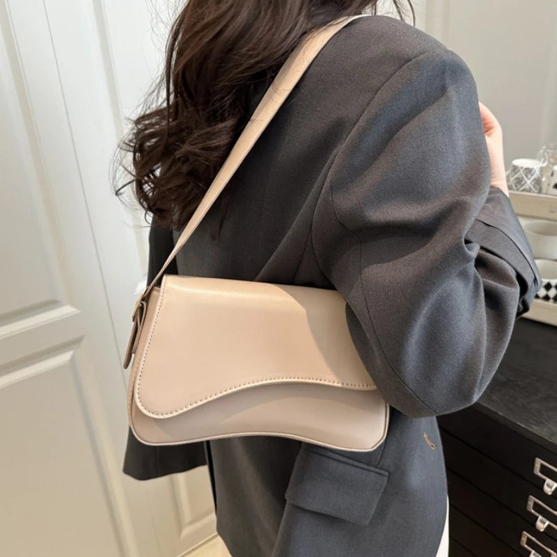 Rosso Vintage Underarm Shoulder Bag – Chic Minimalist Purse for Women