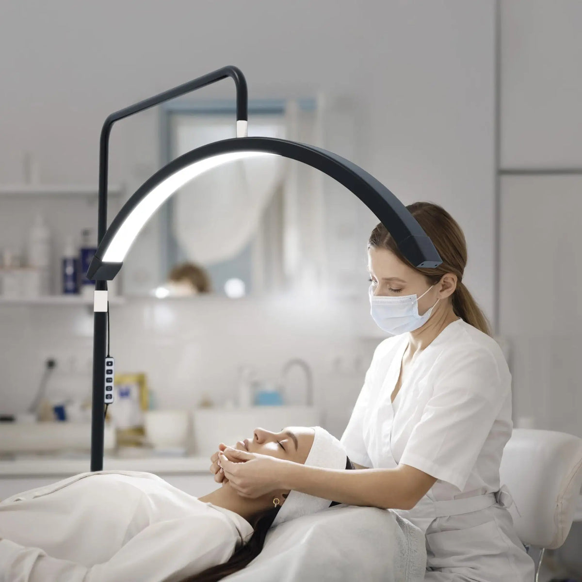 LumiPro Salon-Grade Half-Moon Beauty Light – Pro Makeup & Lash Fill Light
