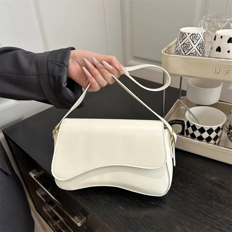 Rosso Vintage Underarm Shoulder Bag – Chic Minimalist Purse for Women